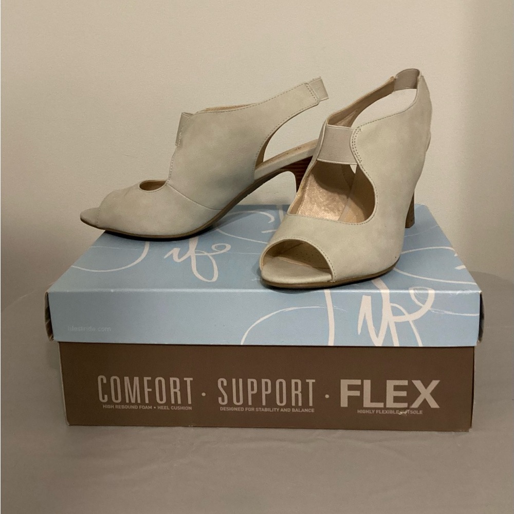Women's Cream Heels
